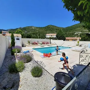 https://villa-castellane-04120.fr-provencehotel.com